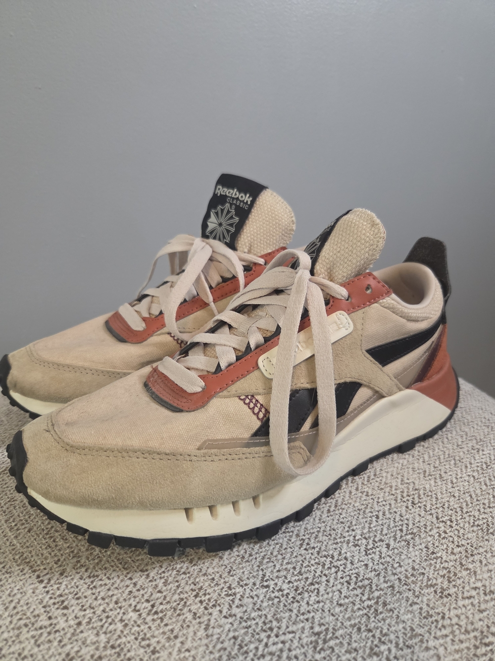 Reebok Men's Beige & Rust Beige-Black Retro Sneakers - Picture 1 of 6